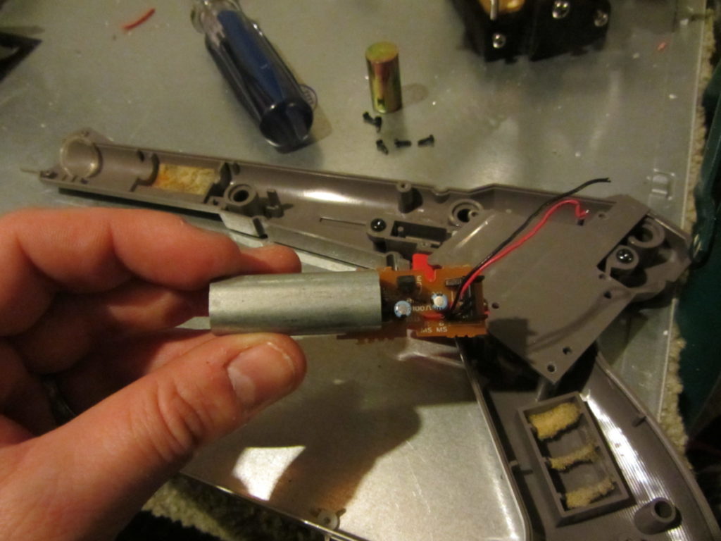 Remove the PC Board once unsoldered from the Nintendo Zapper gun